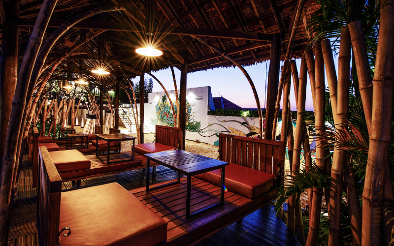 Akas-Pool Beach & Bar